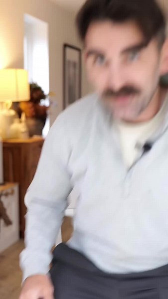 30 visual hooks you can use ⬇️ Struggling to grab attention in the first 3 seconds of your videos? Your hook is EVERYTHING when it comes to stopping the scroll and pulling people into your content. That’s why I created the ultimate Hook Guide – a comprehensive resource designed to help you craft attention-grabbing video hooks that not only stop viewers in their tracks but also keep them engaged. Inside the guide, you’ll discover: ✔️ How to structure your hook for maximum impact. ✔️ Examples of p