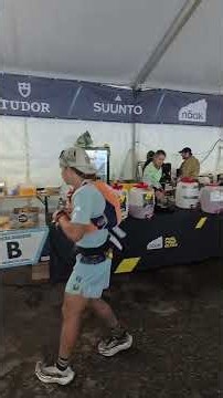 Le Ravitaillement très Sucré de Zach Miller (15eme) à la Fouly (UTMB)!