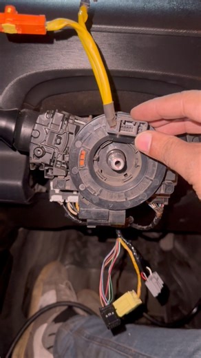 Clock spring adjust 💯✅ #AutoMaintenance #CarProblems #FixingCars #CarMechanic #CarCare #CarService #AutoRepair #CarExperts #CarLife #CarLovers #CarCommunity #CarCulture #CarVlog #CarOfTheDay #AutoElectrician #CarRepair #CarElectrics #MobileElectrician #AutoService | Muhammad Rohail