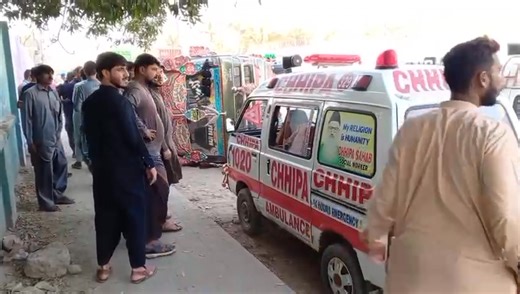 Karachi: Several passengers got injured in a road accident when a passenger bus overturned that occurred in Maripur near the Floor Mill. Whilst the rescue teams reached at the spot. | Karachi updates