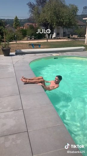 Nouveau challenge de l’été ☀️ 🏊‍♂️ #sitdownchallenge #pool #piscine