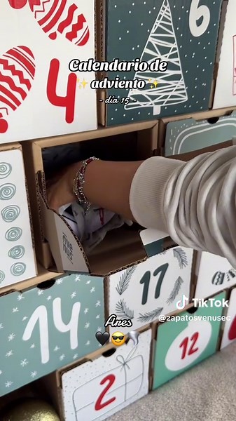 🎄 Día 15: ¡El calendario de adviento nos trae un clásico infaltable! 🎁 Hoy descubrimos el modelo Ares Negro, elegancia y versatilidad en un diseño que combina con todo. 🖤✨ 👉 Encuéntralo ahora en: www.venus.com.ec #AresNegro #ClásicoConEstilo #CalendarioDeAdviento #Día15 #SeRegalanRecuerdos #ZapatosVenus