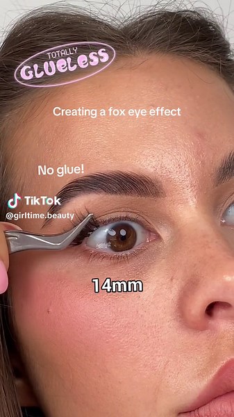 Totally Glueless Press-On Lashes | Australian Beauty Revolution