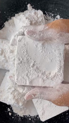 🤍Homemade GymChalk Block Whole Crush 🤍 . DO NOT REPOST/EDIT MY VIDEOS . . . #asmrcrunch #crunchyasmr #asmrcrush #oddlysatisfying #zinniaasmr #gymchalk #reformedgymchalk #gymchalkasmr #homemadegymchalk #asmrcrumble #powdery #satisfyingvideos | Zinnia asmr