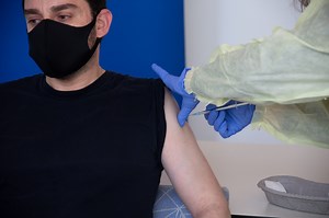 Όλα όσα πρέπει να γνωρίζεις για τη διαδικασία εμβολιασμού κατά του κορωνοϊού | AlphaNews
