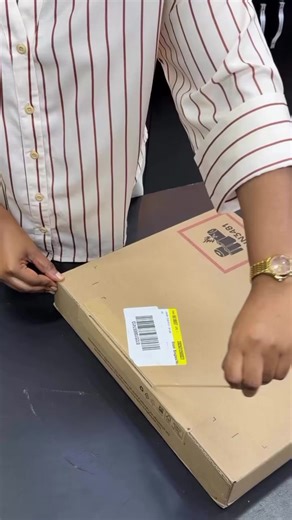 4,000ghc call me 0552071854 Dell 14 Plus 2-in-1 Ice Blue Display 14” FHD Touch Display with Webcam Intel® Core™ Ultra 7 256V Processor 16GB Memory, 1TB SSD Intel® Arc™ Graphics Software Windows 11 Home English & French McAfee Premium (30 days) Includes Wireless-BE & Bluetooth® HDMI & Thunderbolt 4 Backlit Keyboard Fingerprint Reader