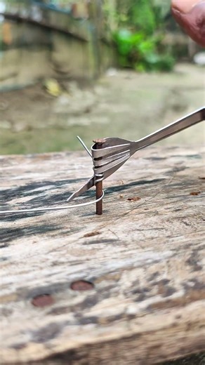 How to secure a wire cloth line with a pole