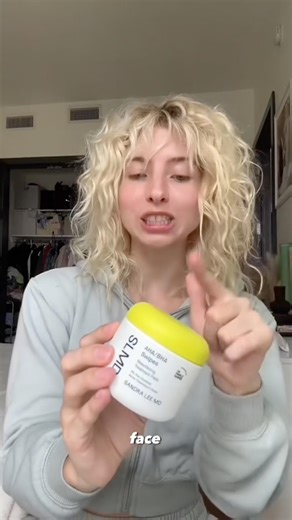 How do our AHA/BHA Swipes help with ACNE?👆🏻#drpimplepopper #acnetreatment #slmdskincare #skincare