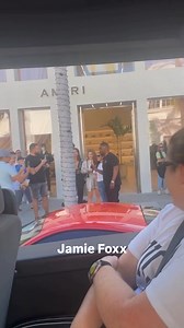 Throw back to when JAMIE FOXX took time to chat with us on Rodeo Drive. 🙌 Follow Hollywood Bus Tours for celebrity sightings and the best tours of LA. Shout out to Jamie Foxx for taking a few moments to make our guests' whole day! Which celeb would you love to see in Hollywood? 👇 | Hollywood Bus Tours