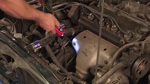 The PP3from POWER PROBE is a digital voltmeter that works with 12-24 volt sources with the ability to apply power and ground. Using an auxiliary ground lead you can simultaneously supply battery voltage and ground for testing components or simply checking continuity. ------------- El PP3de POWER PROBE es un voltímetro digital que funciona con fuentes de 12-24 voltios con la capacidad de aplicar energía y tierra. Utilizando un cable auxiliar de tierra puedes suministrar simultáneamente la tensión