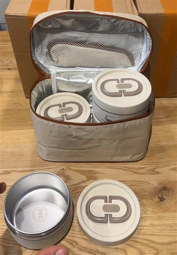 Wow guys this is a class LunchBox for the price 😯🔥 #tiktokmademebuyit #dealsdrops #fyp #lunchboxideas #packlunch