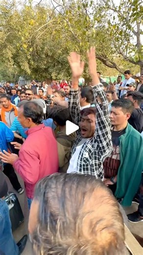 📲 on Instagram: "Time pass nahi ho raha tha socha ladayi dekh lu 😂🤣 . . #tijara_vines01"