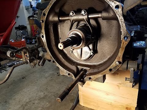 Splitting the Kubota part 4 (Seal removal and details)