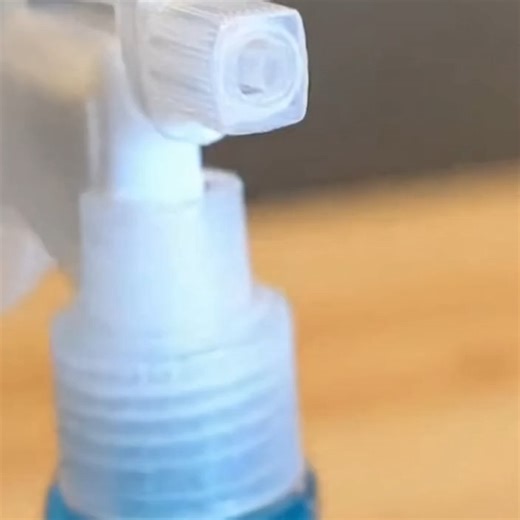 @insidesworkmedia on Instagram: "That soft mist isn’t random 💦 See how a spray bottle nozzle uses pressure and spinning flow to turn liquid into tiny droplets. Follow for inside views of everyday objects 🔍 #SprayBottle #HowItWorks #FluidDynamics #InsideObjects #EverydayEngineering"