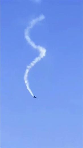 J-10 Performs INSANE Falling Leaf Maneuver!