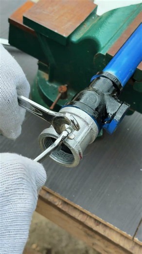Nut wrench can loosen pipe connections #shorts
