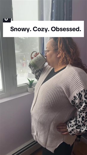 Snowy Sundays, Cozy Layers & Coffee Moments Snow falling quietly outside, coffee in hand, cozy socks on, and my favorite oversized leopard cardigan wrapped around me 🤍 To think we might be getting another snowstorm this weekend is honestly wild… but I’m not mad about it if it means moments like this. This cardigan is the definition of cozy-chic—soft, oversized, and perfect for staying warm while still looking put together. I have it pinned because I know someone else needs this level of comfort