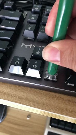机械键盘换轴方法