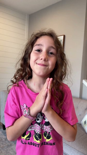 Rhia’s Tower Falls and Sierra Helps Rebuild | Teamwork Story for Kids