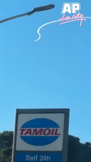 AP Vice city on Instagram: "Perche gli aerei fanno le “curve”sopra ad Ascoli? Perché cose strane accadono sempre nei pressi dei distributori? Sarà mica tutto collegato con l’alieno dell’IP quà AP?! VUSCHERZETESCHERZETE 🛸 Ringrazio l’autore del video per questa segnalazione ma ci aspettavamo tutti un 👽 #ascolipiceno #sciechimiche #aereo #virare #segnalazione"