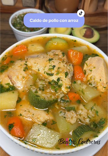 Caldo de Pollo con Arroz y Verduras: Receta Fácil Casera