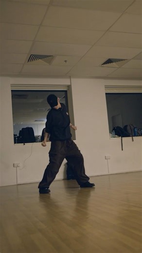 RYAN LIM on Instagram: "lightspeed at the crack of dawn. hummingbird with the high beams on 🩻 i’m so thankful for music. my sanctuary, my safe haven. thank you for your beautiful track @runrivernorth taught a new piece to my [baking.rye] students as a summation of the material we covered throughout the six weeks together. it’s a challenge for sure, even for me, but the answers are always in the process thank you once again to my lovely students in my [baking.rye] EOY SERIES 🫶