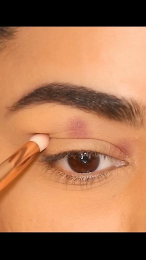 Here’s YOUR Cut Crease Cheat Sheet for hooded eyes (Easy Makeup)! ❤️Deets: Huda Beauty The New Nude Palette sally hansen lash curler https://amzn.to/4hjaPIO Inglot AMC Eyeliner Gel 77 https://amzn.to/4jGW7gr milk makeup infinity long wear eyeliner https://go.magik.ly/ml/29m1o/ Tatti Lashes Faux Me Mink B*TCH Is Back | Smitha Deepak