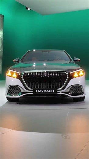 ⭐️Electric doors via the screen in the new Mercedes-Maybach S-Class 2027