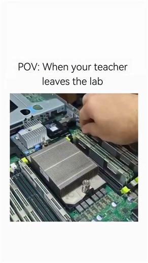 us after teacher leaving computers lab for 30sec #gaming #ddr5ram #pc #cpu #funny #meme