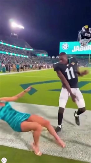 A heartwarming moment between athletes and journalists#kindness #respect #journalist #athlete #foryou