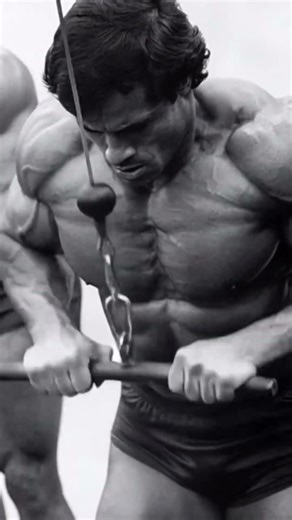 Old Era Bodybuilder 💪 #bodybuilding #mrolympia #gym #aestheic #fitnessmotivation #shorts