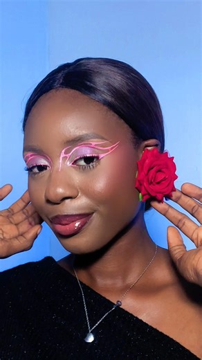 Graphic liner tutorial #creativemakeuplooks #makeup #abstractart #graphicliner #eyelinertutorial