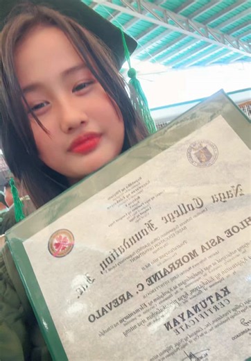 Chloe's Fun Graduation Reveal in New Vlog!