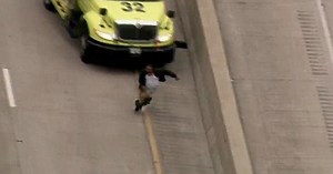 Man with sagging pants caught by police after pretty hilarious chase