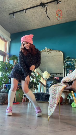 say hi to yuca👉🐈🩷 can you find him? 🥰#archyaback #crochet #dance #trend #ruiva