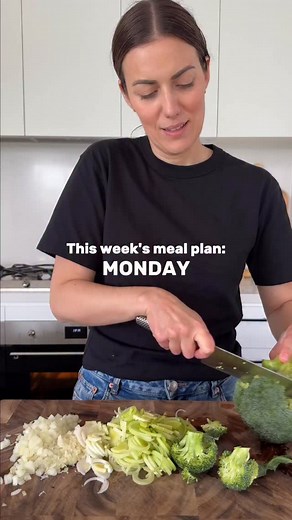 Nicole Maguire on Instagram: "If you’re currently in the “I cannot make one more decision about dinner” phase, I promise you that I get you, and I see you. Here is a full week of dinner ideas. No over-planning. No stress. Just good food that tastes amazing and works on real weeknights.❤️ Here’s what’s on the meal plan menu this week: • One-pan Chicken and Broccoli Lasagne • Big Mac Tacos • Dijon Salmon with Smashed Potatoes • Southern “Fried” Baked Chicken Strips • Baked Butter Chicken • Crispy