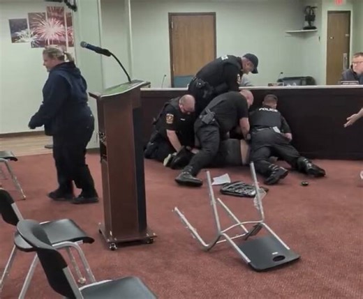 Video shows Springdale Police arresting local critic during council meeting