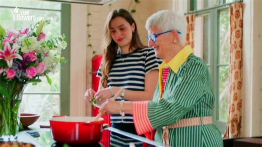 1-800-FLOWERS.COM TV Spot, 'Mother's Day: Give Beautifully'