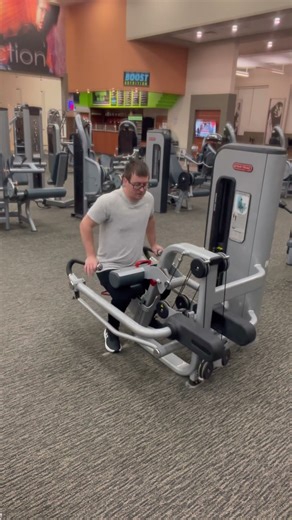 How To Use The Independent Handle Seated Dip At A commercial Gym