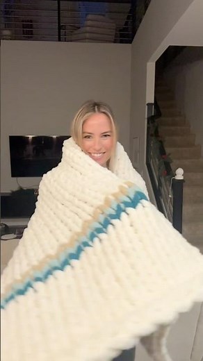 One of my first hand knit chunky blanket patterns 🏝️ #handknitting #crochet #diy