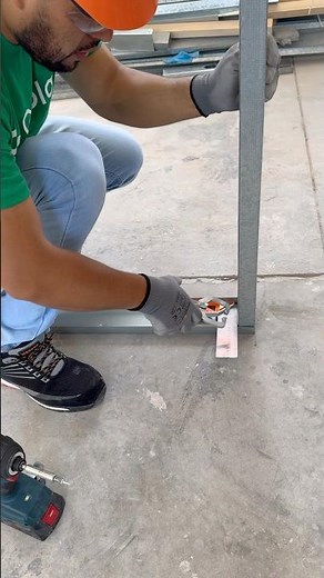 Así se comienza hacer una pared de Drywall