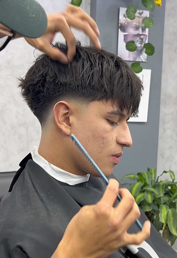 Low Fade Haircuts: Styles and Techniques for Men