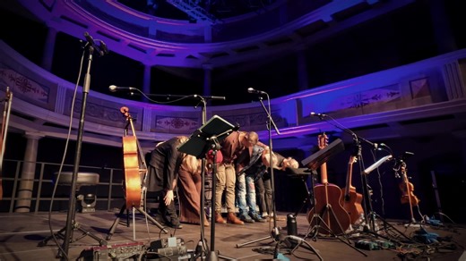 Ein Konzert muss nicht mit lautem Getöse enden. Bei uns endet es mit einem laut summenden Saal. Gänsehaut für unsere Gäste und für uns. So auch am 16.11.2025 in der wunderschönen Kulturkirche Neuruppin. Im Januar gehts los und wir beginnen unsere lange Tour bis ins Frühjahr am 09.01.2026 in der Kreuzkirche, Bonn! alle Termine findet ihr bei Eventim und/oder reservix! | Field Commander C.