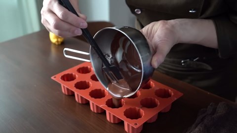Making Delicious Canele Chocolate Mint Ice Cream