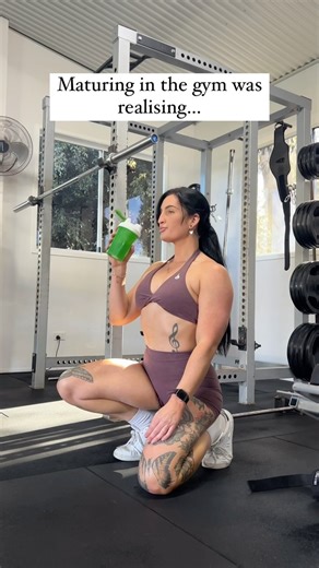 OPEN ME ⬇️✨ EXACT EXERCISES ⬇️😍 But first… Compound movements give fast results! 👇🏼 👉🏼 fats loss 👉🏼 & muscle tone … Purely because compound exercises work multiple muscle groups at once and create massive energy output 📌 follow @madelinesnacks for daily tips like this 👑 This stimulates greater muscle growth and fat loss at the same time! (And in less time 🔥) Here are three major compound exercises for GLUTES 🔥⬇️ 1. Hip Thrust: Works glutes, hamstrings, glutes, core 2. Glute Bridges: W