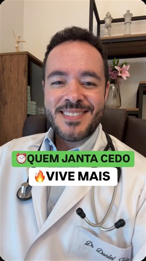 Dr. Daniel Tales | Menopausa e Estética | 🕖✨Jantar cedo: o segredo para viver mais e melhor! Você sabia que jantar tarde pode estar sabotando sua saúde e até o seu sono? 😴❌ Entenda... | Instagram