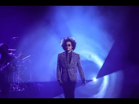 Maxwell Performs Michael Jackson Tribute "The Lady In My Life" | Billboard Music Awards 2022