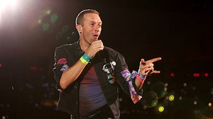 Kasus penipuan tiket konser Coldplay: Terdakwa penipuan tiket konser Coldplay divonis tiga tahun penjara, korban: 'Saya enggak bakal percaya calo lagi' - BBC News Indonesia