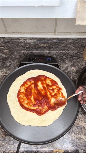 Making Delicious Homemade Pizza from Scratch