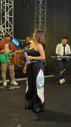 AJENG FEBRIA - NGAMEN 2 Yuk Jangan Sampai keliwatan Full Musiknya Di YT MUSIC INTERAKTIVE #ajengfebria #ngamen2 #musikviral #musiktrending #musikditiktok #dangdutterbaru #fypシ゚viral #viral #fyp